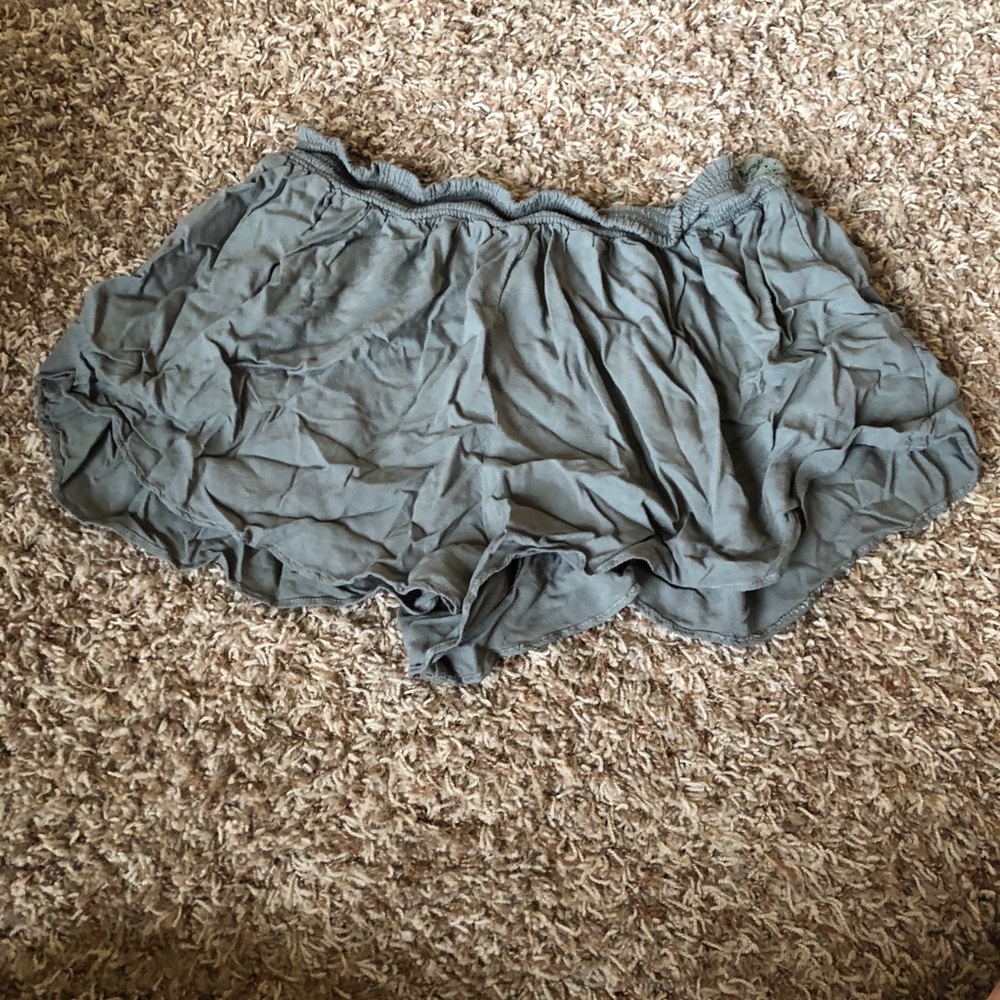 American Eagle Flowy Shorts - Picture 2 of 3